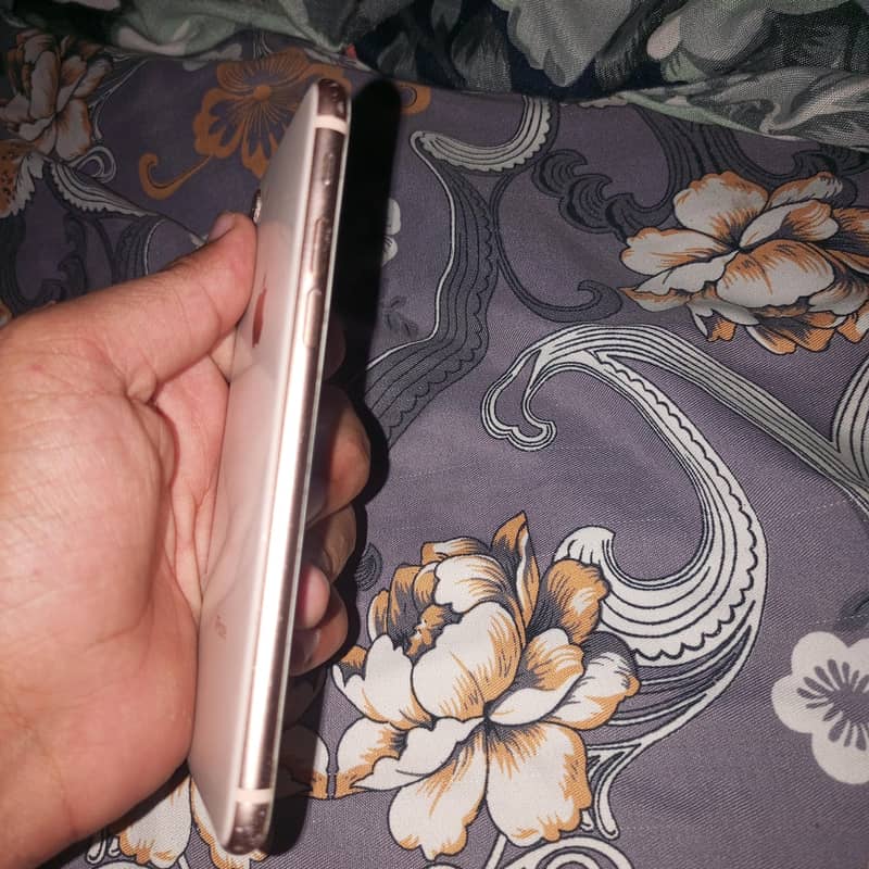 Apple iPhone 8 4