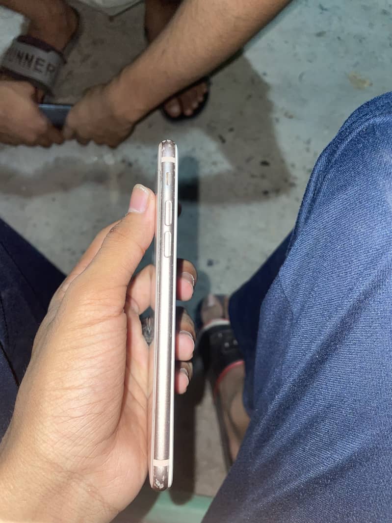 Apple iPhone 8 4