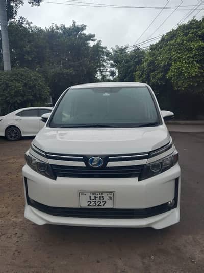Toyota Voxy 2015