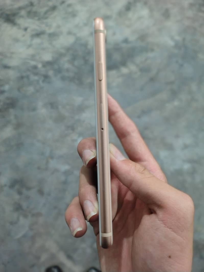Apple iPhone 8 3