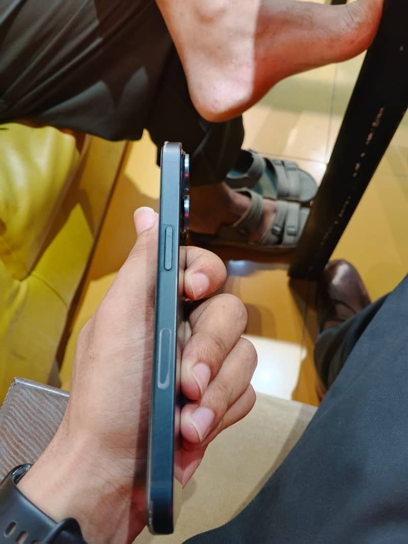 iPhone 13 8