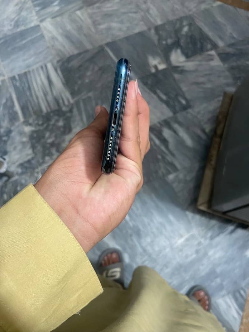 Apple iPhone 11 Pro Max 2