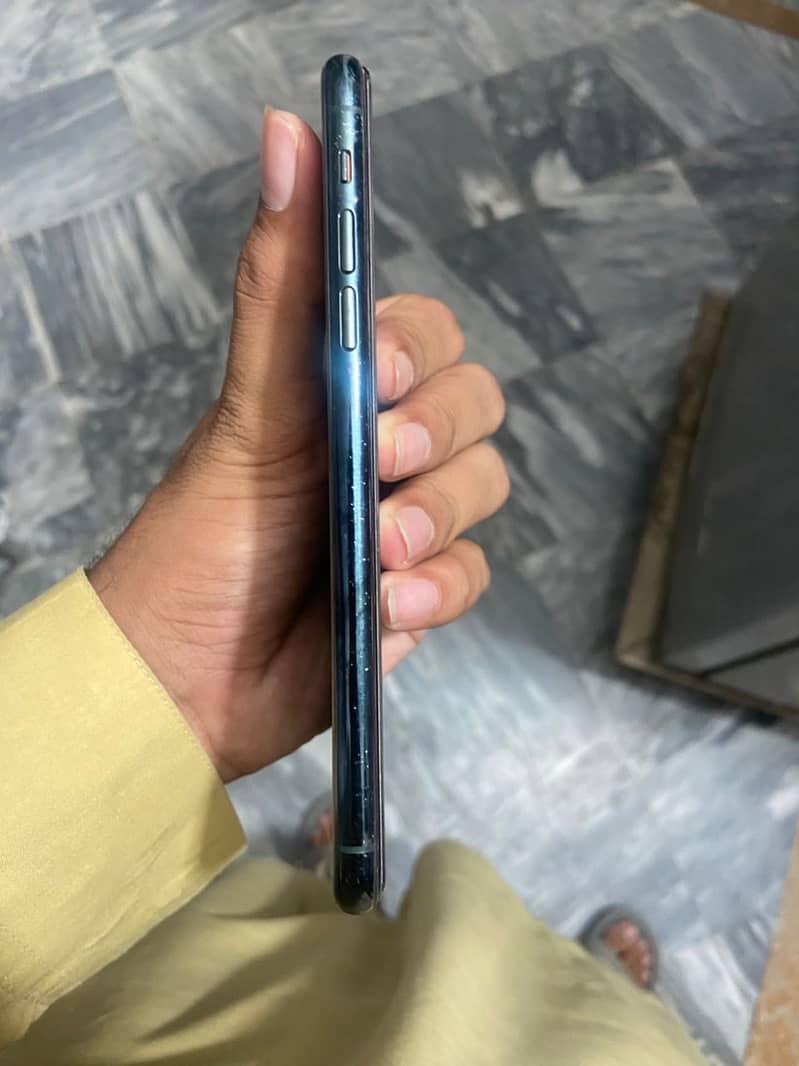 Apple iPhone 11 Pro Max 4