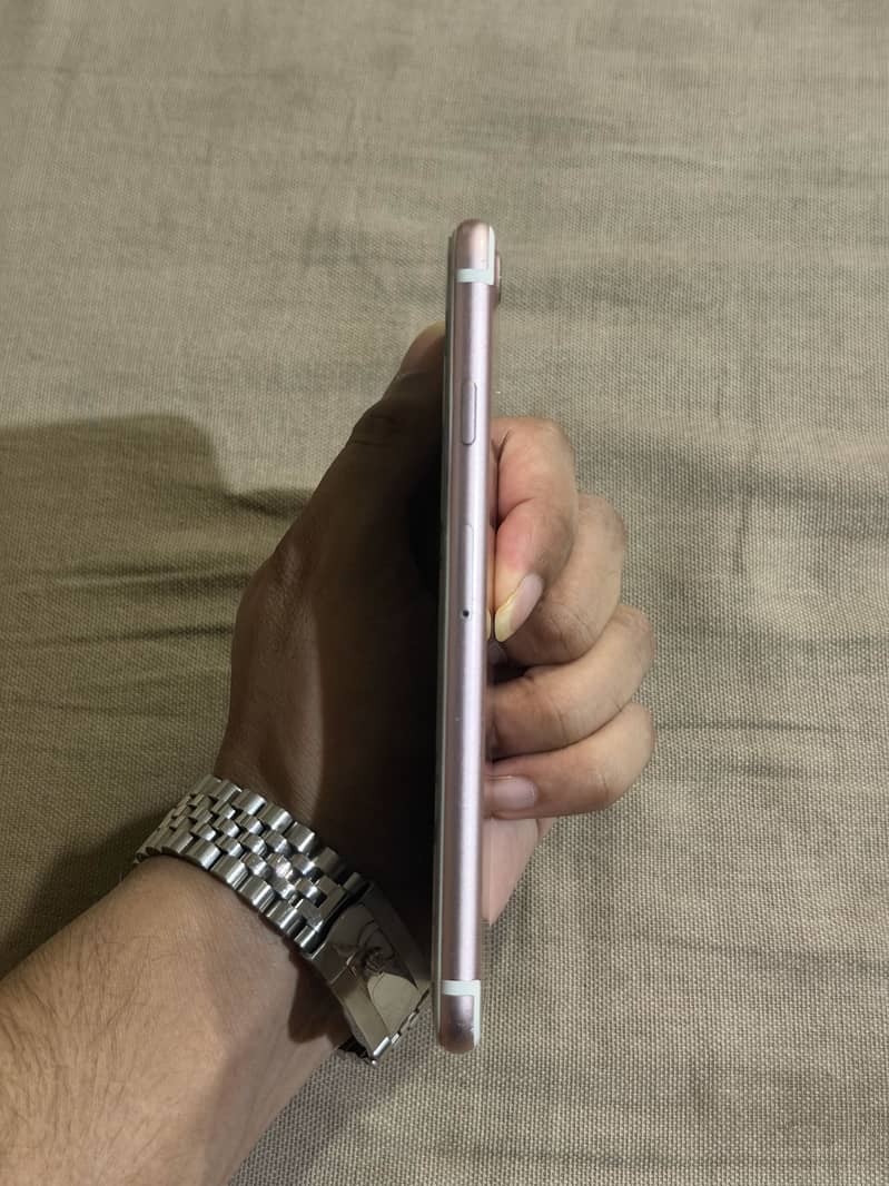 Apple iPhone 7 2