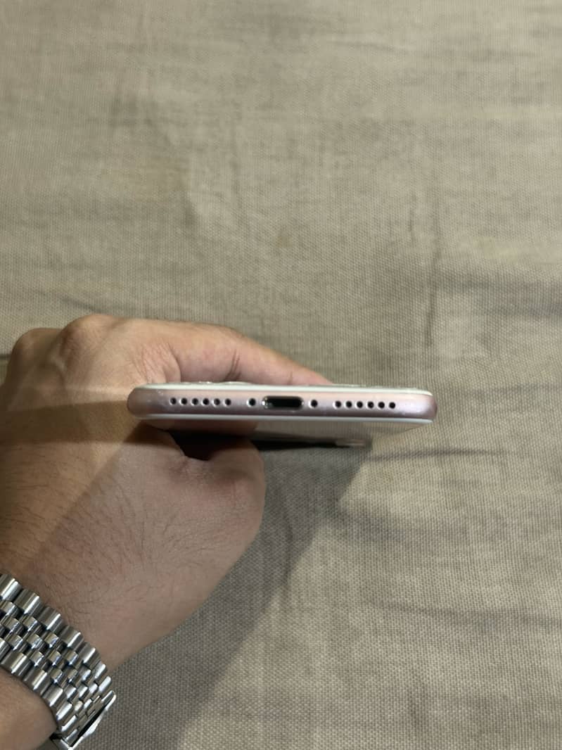 Apple iPhone 7 4