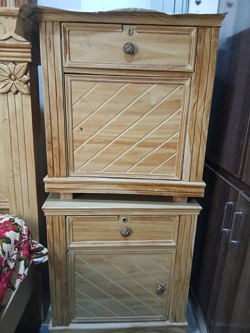 Bed and Dressing side table without metres 4