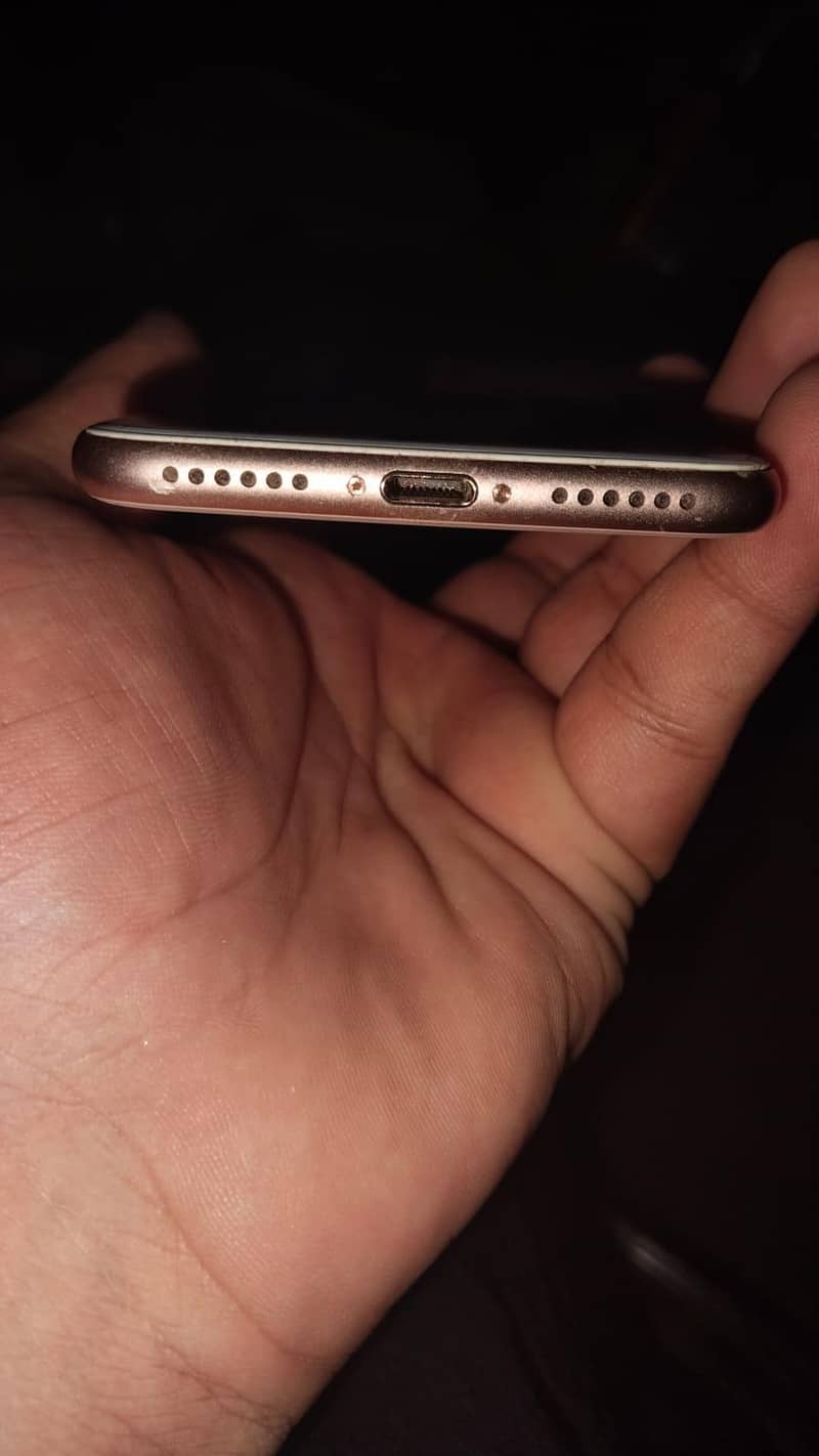 Apple iPhone 8 3