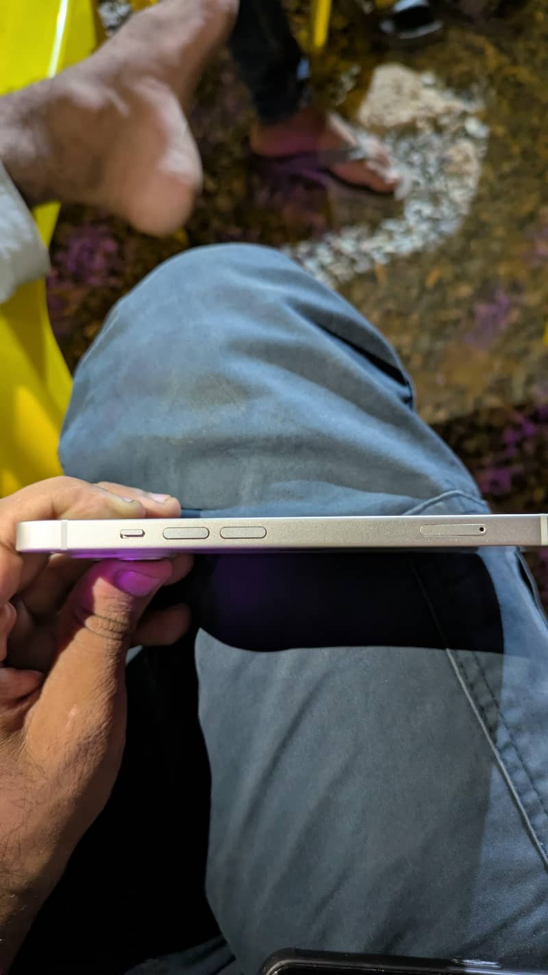 Apple iPhone 13 2