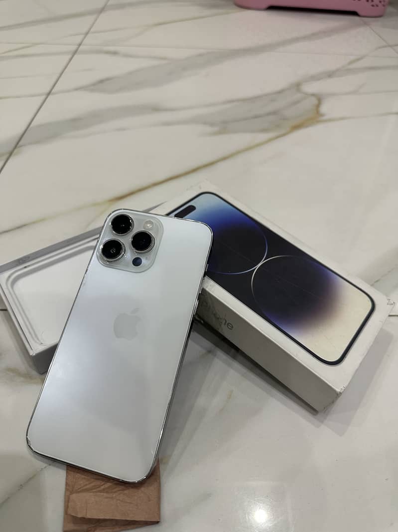 Apple iPhone 14 Pro Max 1