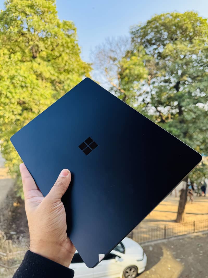 Microsoft surface laptop 5 7