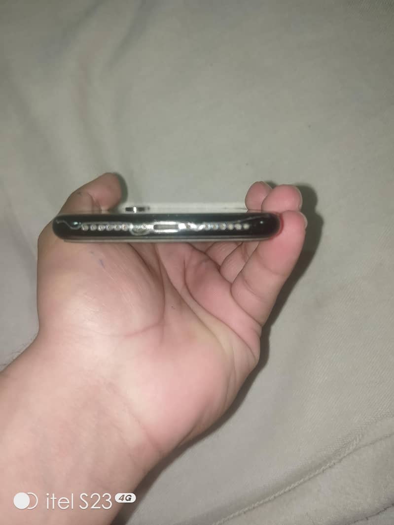Apple iPhone X 3