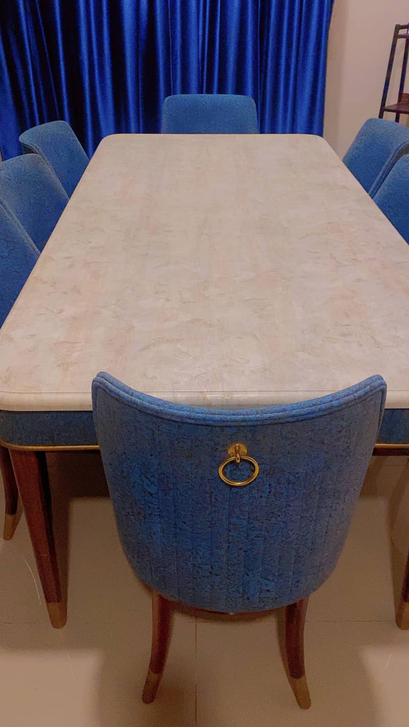 Dinning table 0