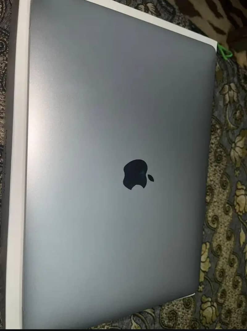MacBook 0