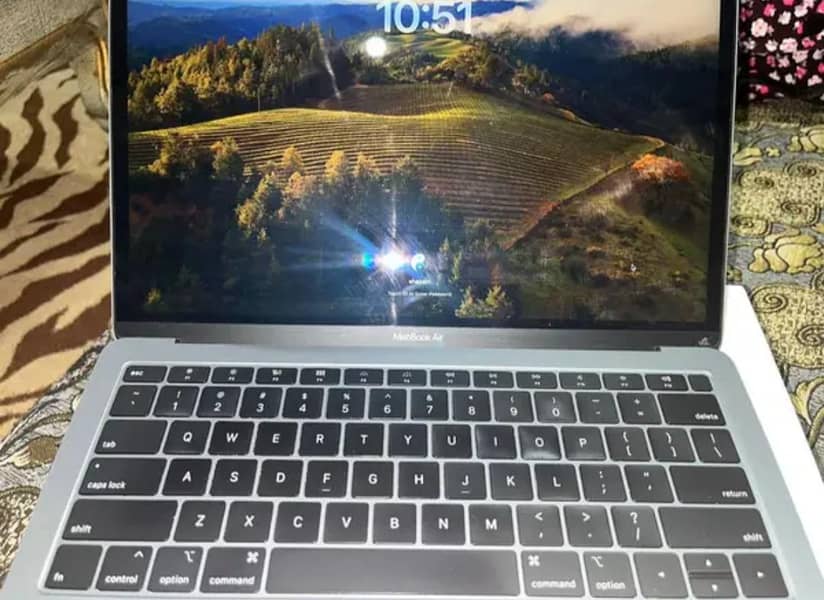 MacBook 1