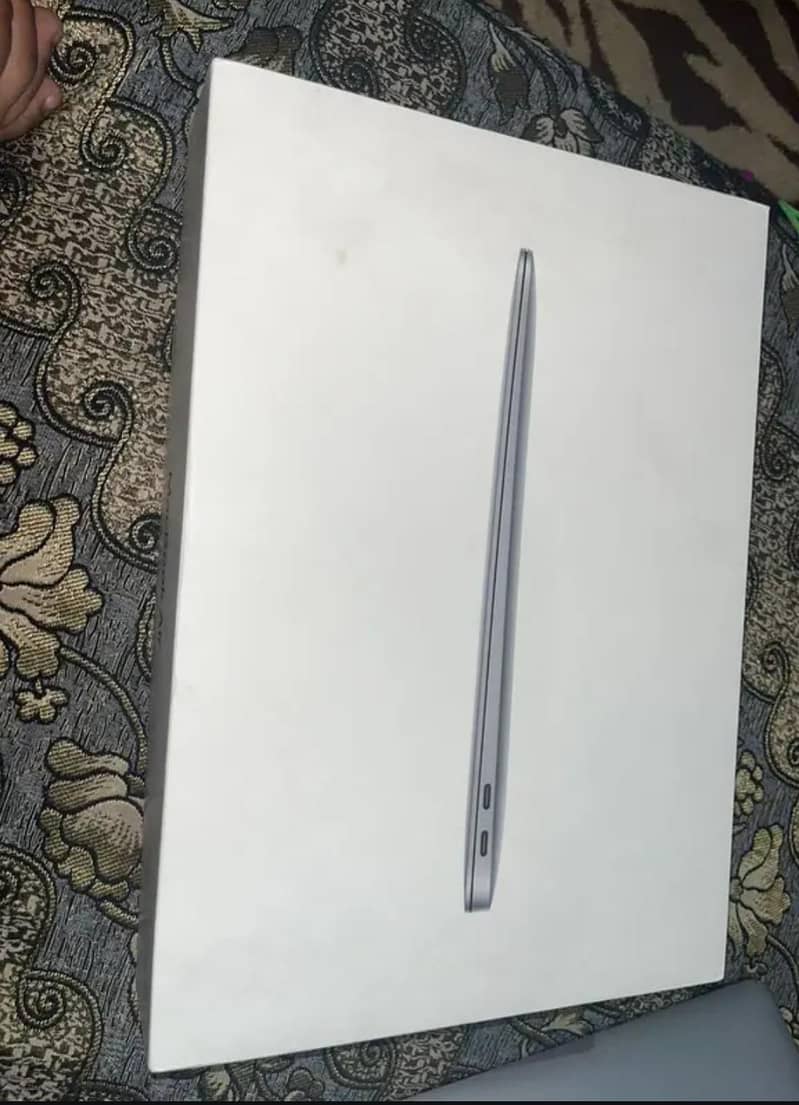 MacBook 4