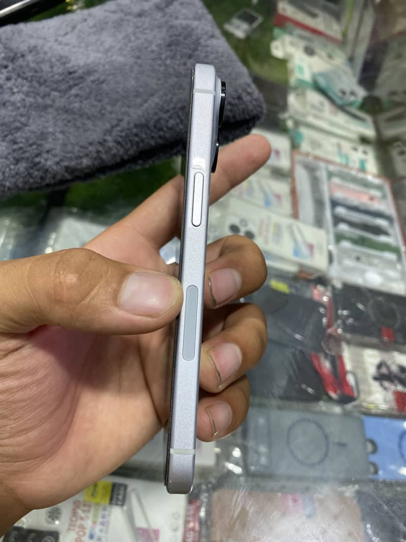 Apple iPhone 15 4