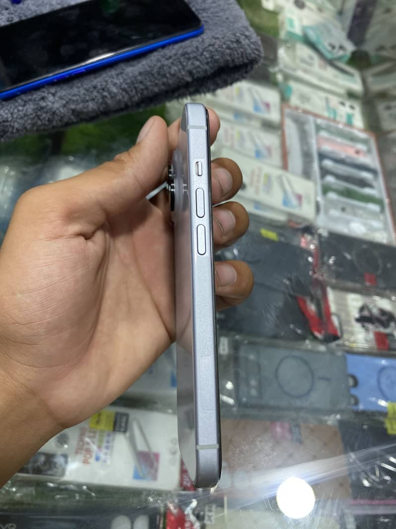 Apple iPhone 15 6