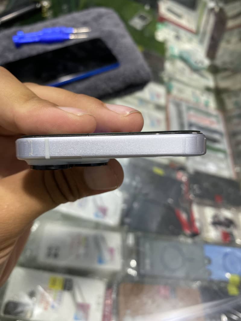Apple iPhone 15 9