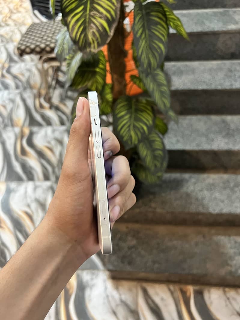 iPhone 13 3