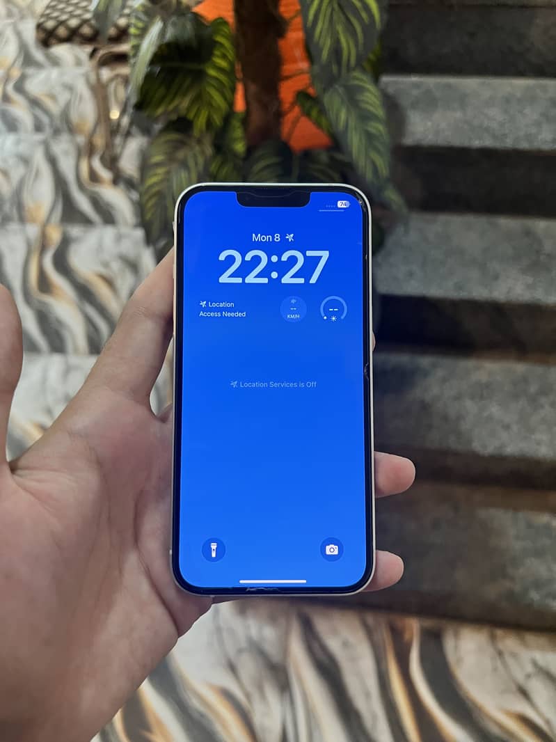 iPhone 13 4