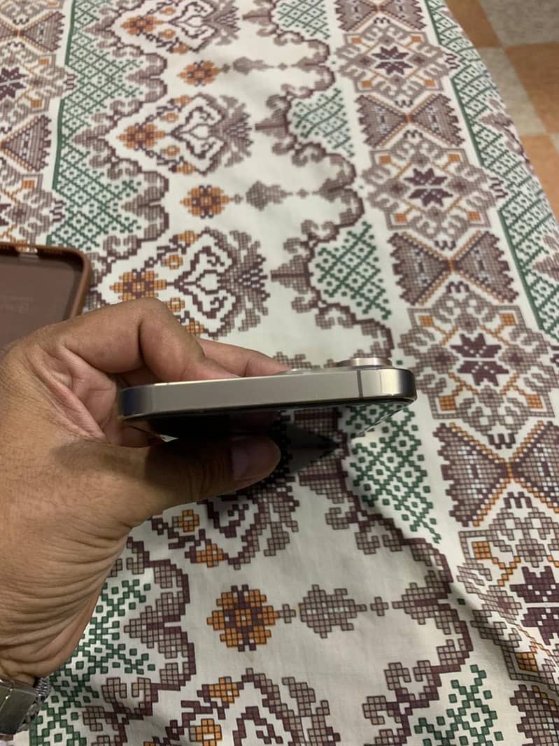 Apple iPhone 13 Pro Max 2
