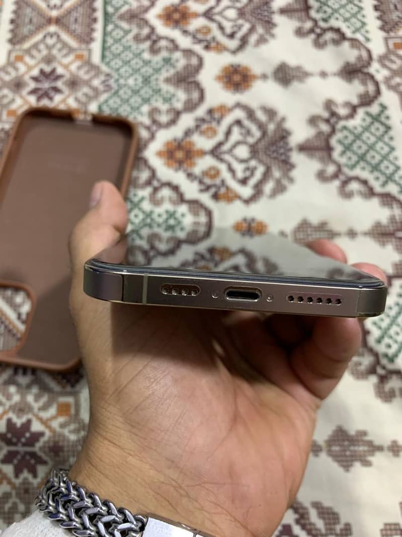 Apple iPhone 13 Pro Max 4