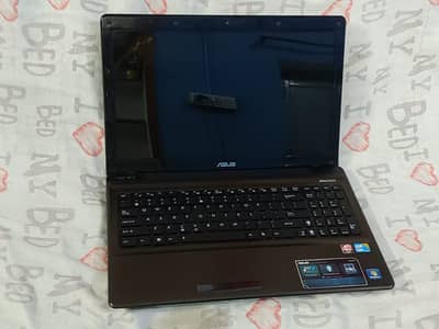 Asus K52J (i3 1st 4GB +320GB 15.6inch Crystal Display 1GB Radeon )