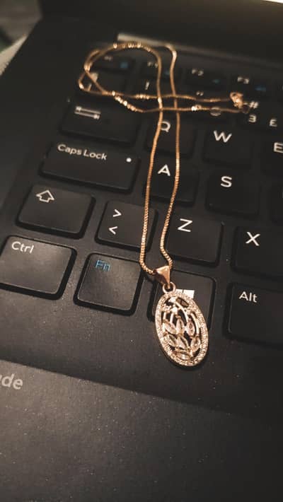 ladies pendent for sale -clean and excellent condition