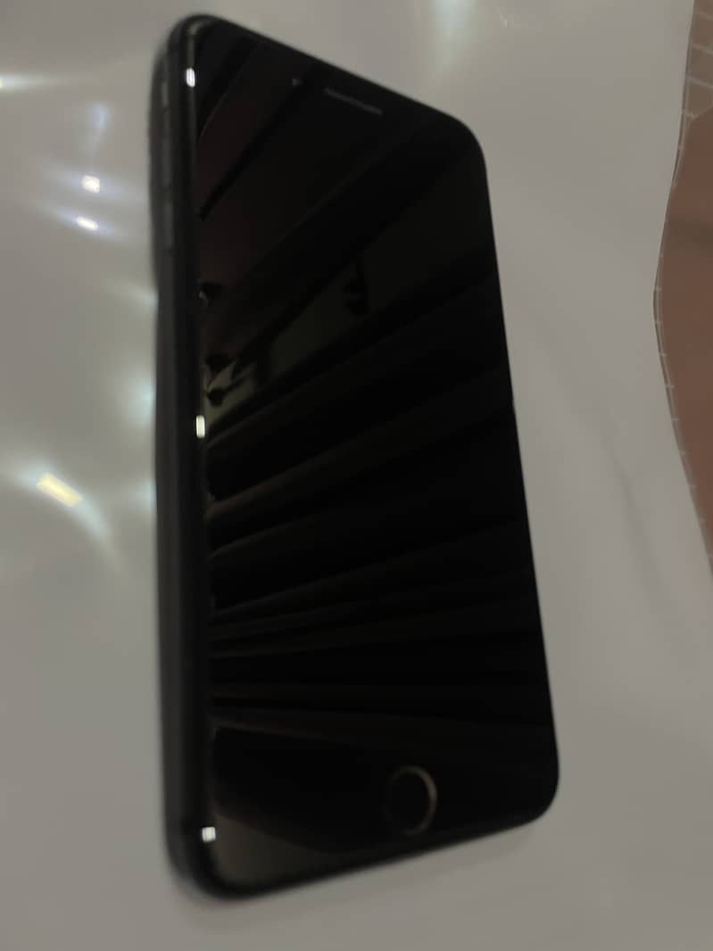 Apple iPhone 8 Plus 5