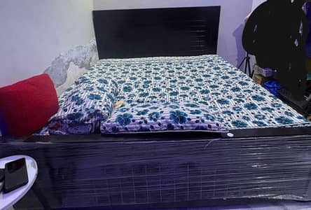 king bed with mattress