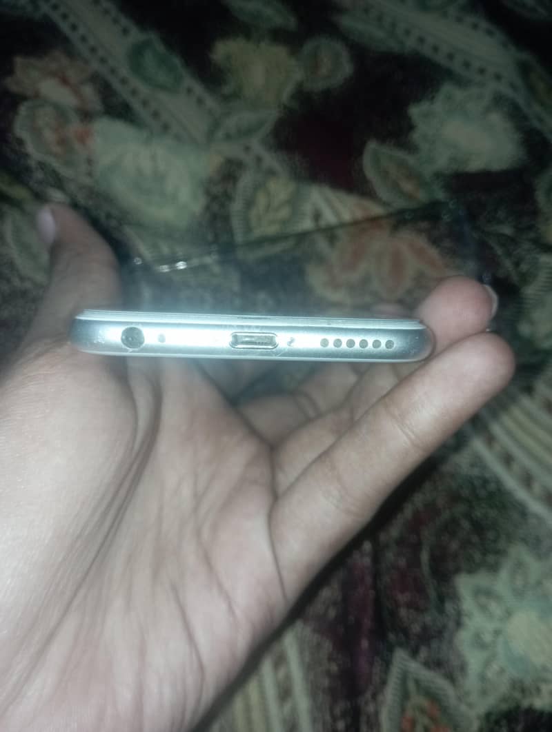 Apple iPhone 6S 4