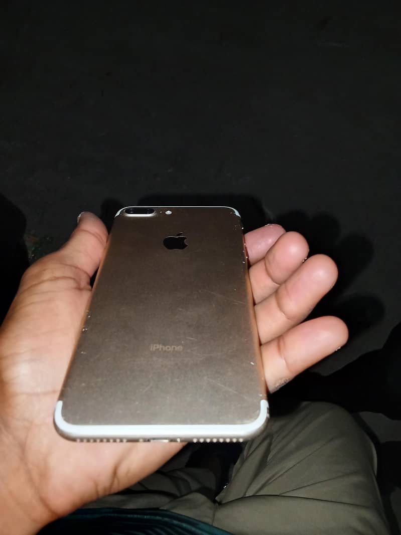 Apple iPhone 7 Plus 3