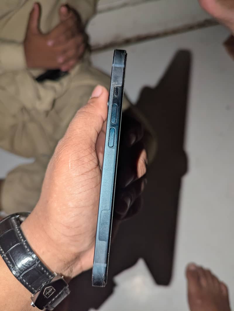 Apple iPhone 14 3