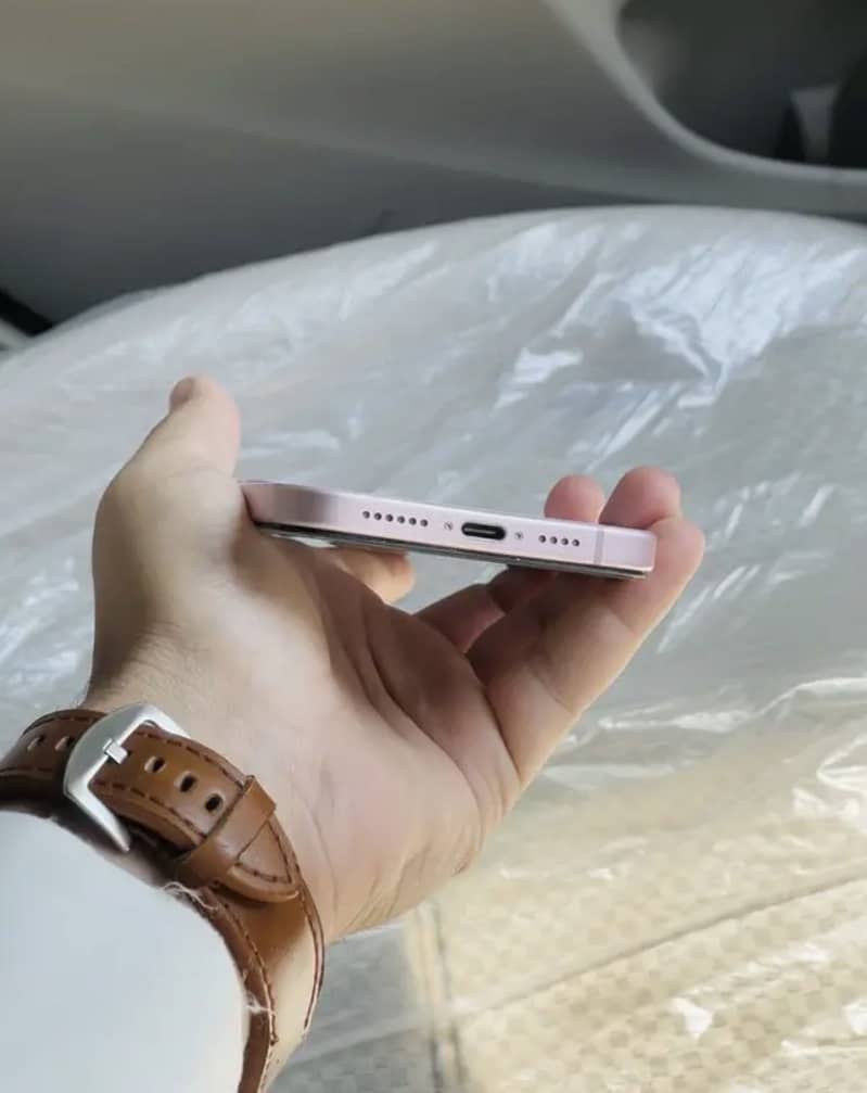 Apple iPhone 15 plus 7