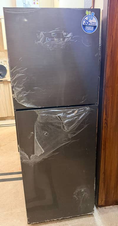 Dawlance 9150LF Refrigerator – 9 Cubic Feet (Excellent Condition)