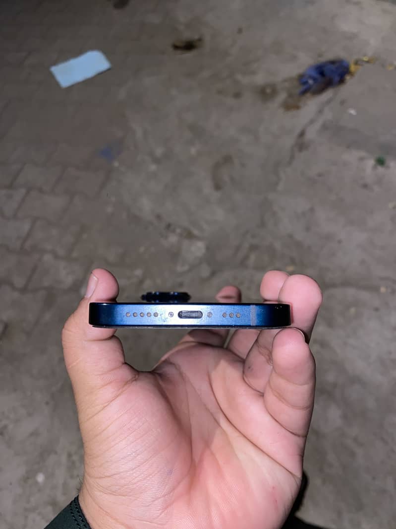 Apple iPhone 14 3