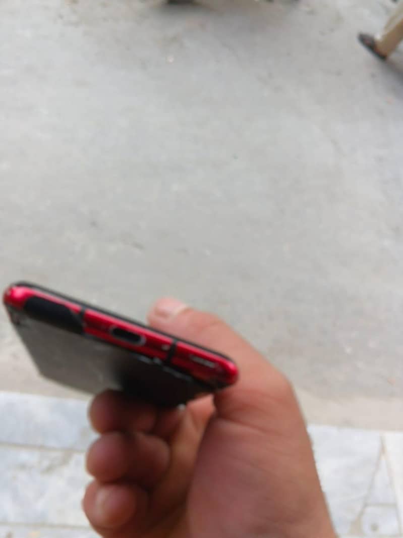 Sharp Aquos R3 3