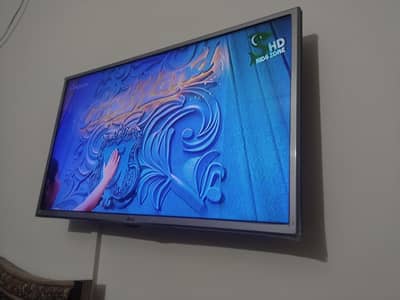 LG led 32 inch good condition no rapir