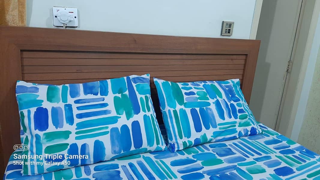 queen bed 0