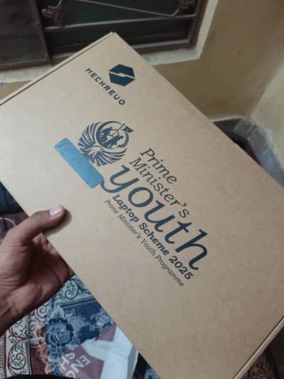 PM brand new laptop with all accessories Lush condition 10/10