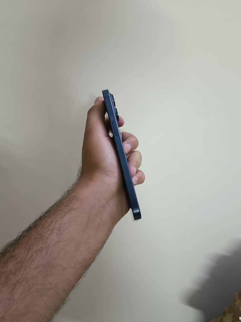 iPhone 15 Pro Max 4