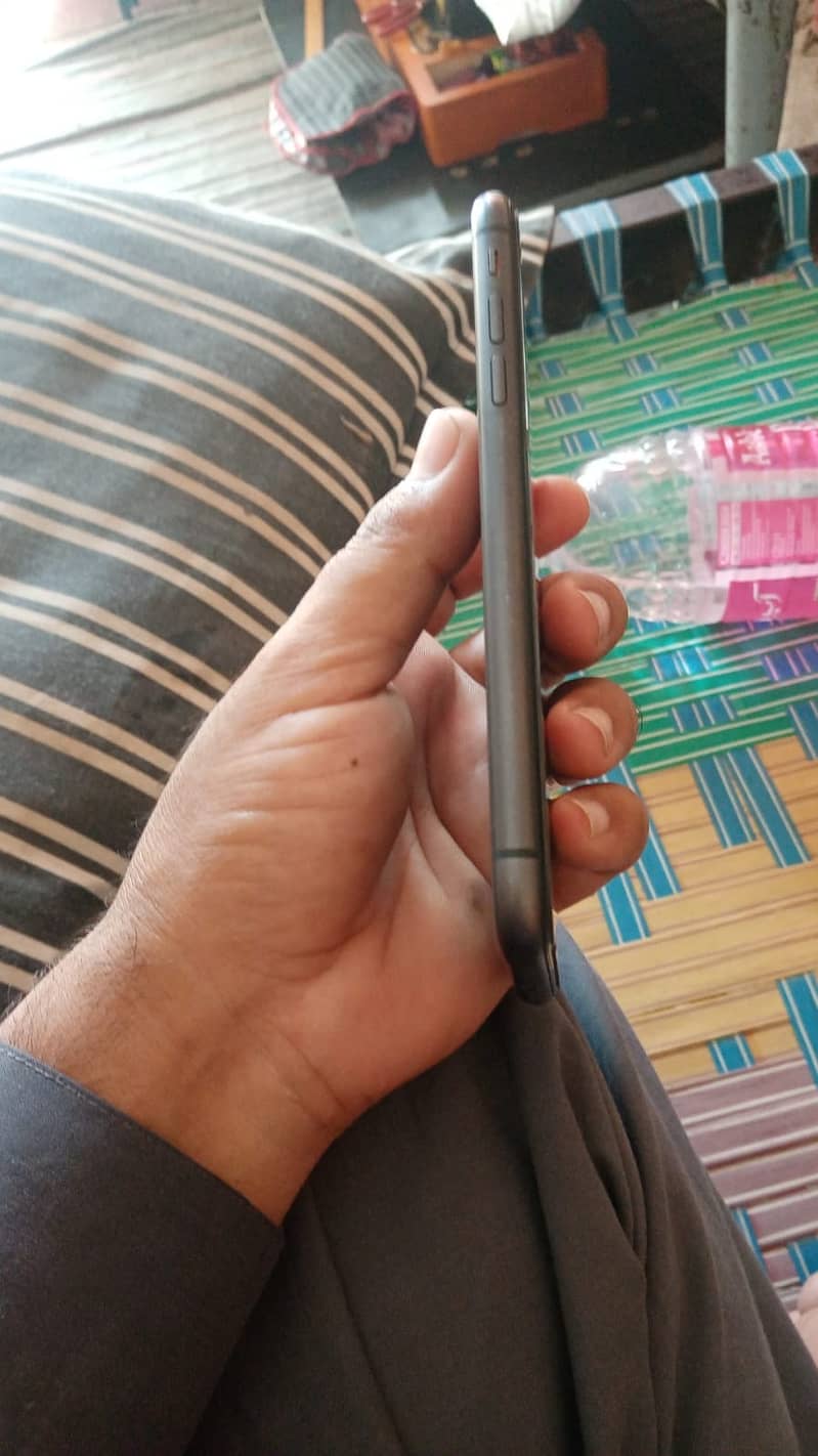Apple iPhone 11 4