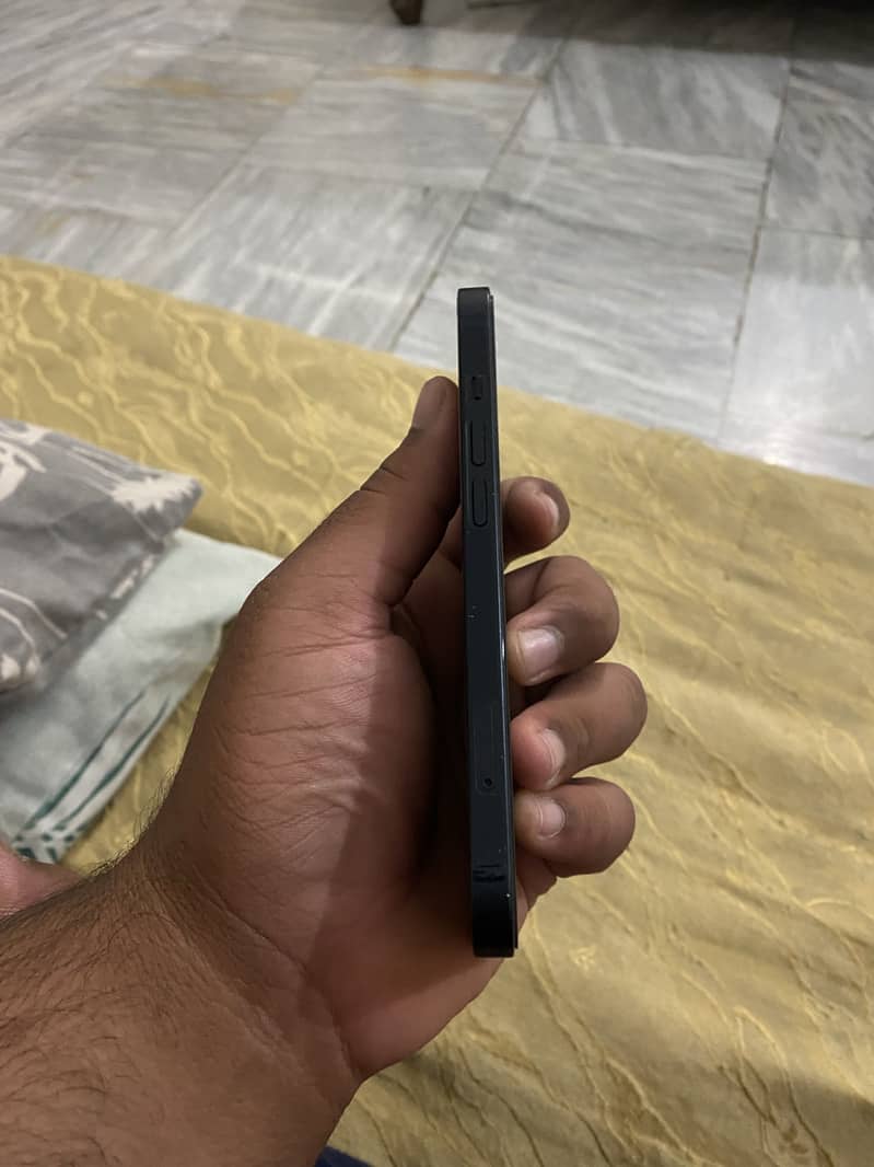 Apple Iphone 13 2