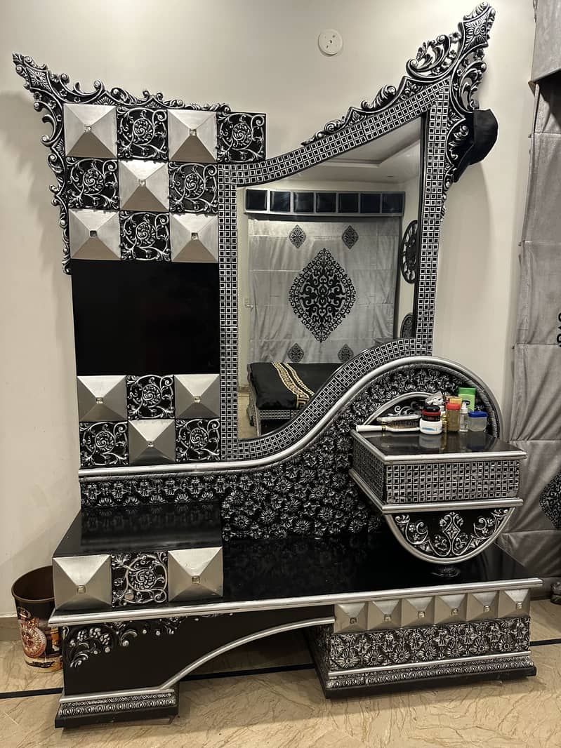 Bed with dressing table 2