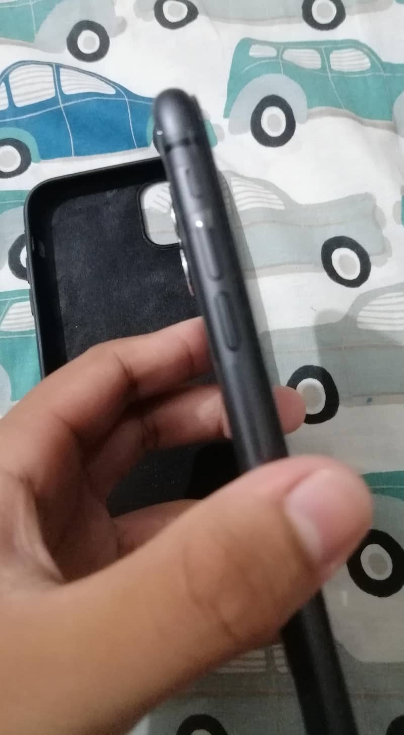 Apple iPhone 11 3