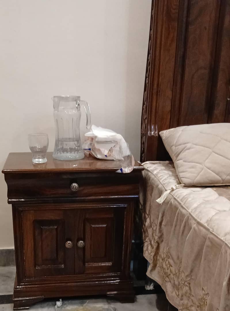 Bed with dressing table 1
