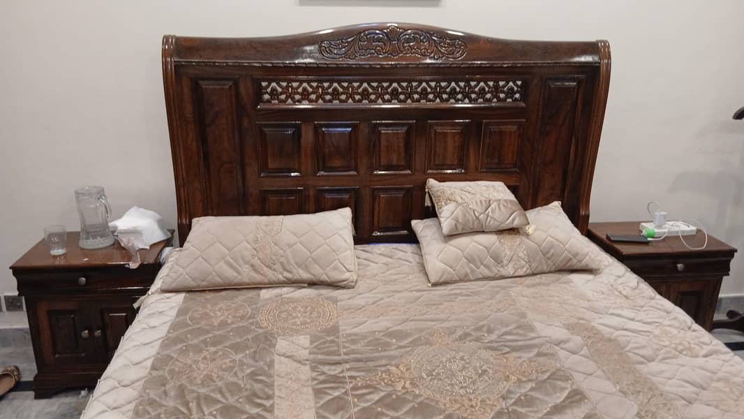 Bed with dressing table 2