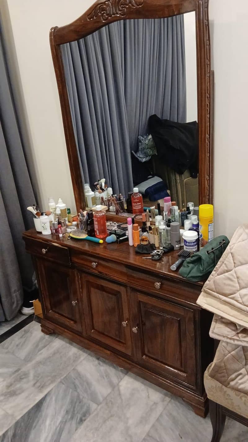 Bed with dressing table 3