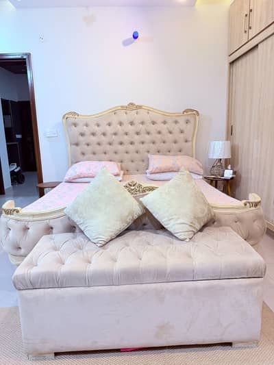 Luxury King Size Bed Set with Dressing Table & Excellent Condition