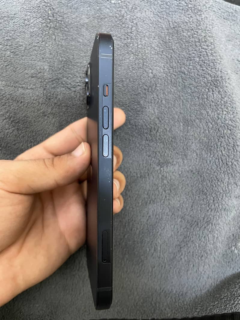 Apple iPhone 13 2